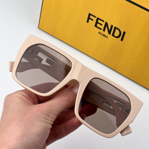 Fendi BAGUETTE  FE40124I 57E Women BRAND NEW Sunglasses Square Khaki Brown main image 4